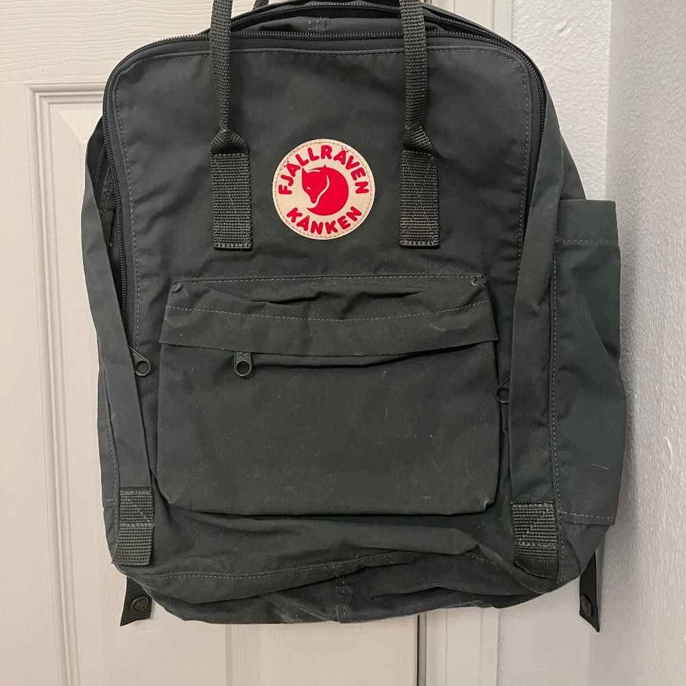 Forest Green Fjallraven Kanken